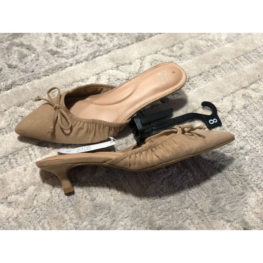 Woman's Beige Size 8 Kitten Heels